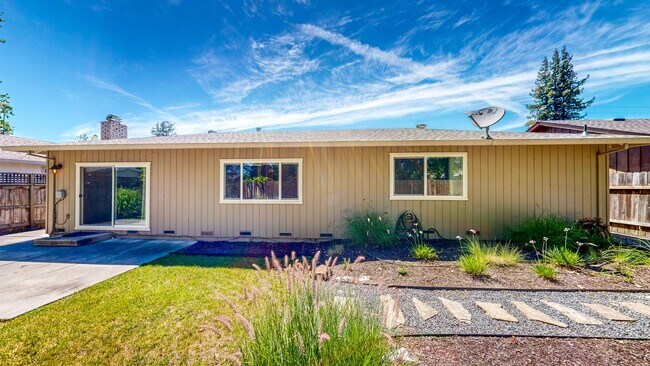 Building Photo - Rincon Valley Single Level, Landscaper Included!