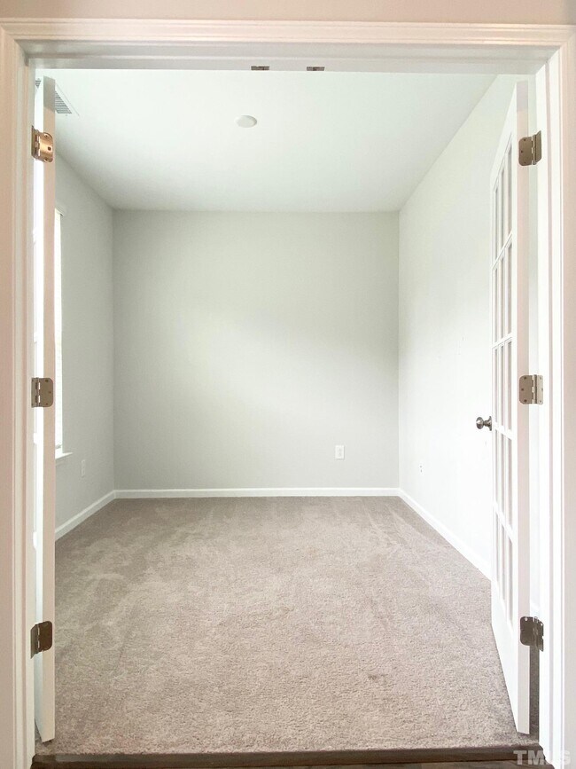 Building Photo - 1046 Commack Dr