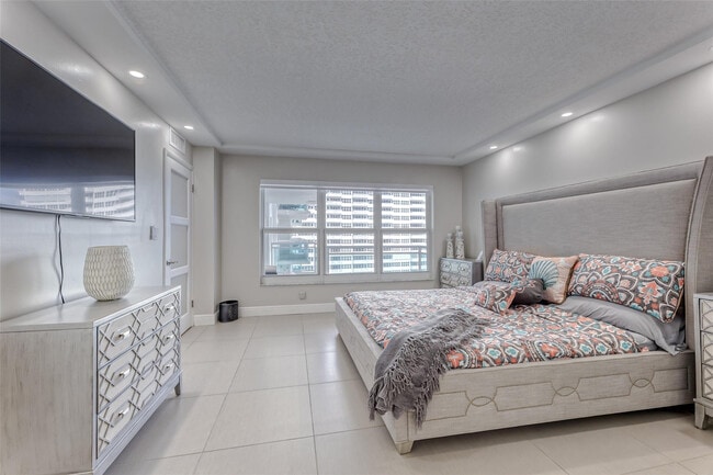 Building Photo - 3900 Galt Ocean Dr