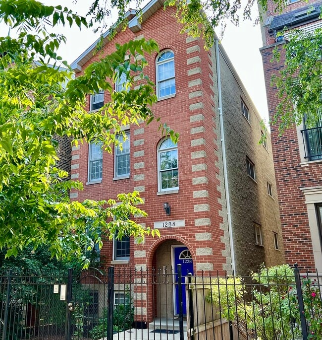 Primary Photo - 1238 N Cleaver St