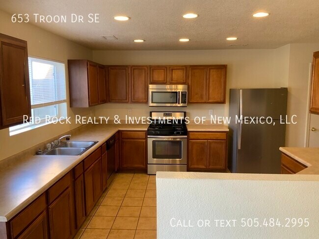 Building Photo - 653 Troon Dr SE