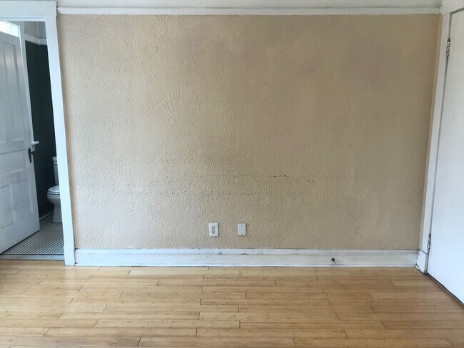 Building Photo - 1503-15 E Kane Pl