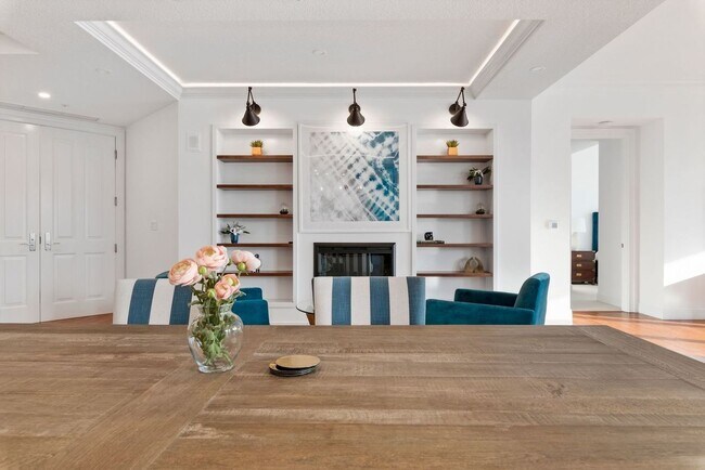 Building Photo - Ultimate Furnished Luxury Rental at the Be...