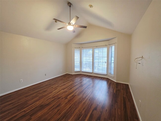 Building Photo - 15330 Oak Terrace Dr