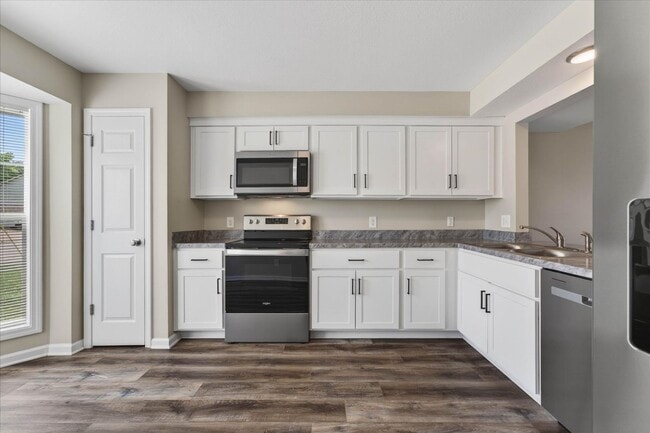 Building Photo - Pet Friendly Two Bedroom!