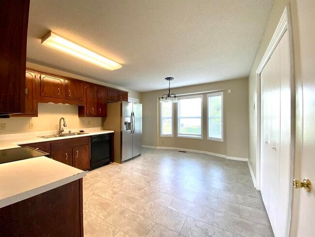 Building Photo - 701 Carbondale Dr