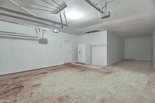 Building Photo - 2416 Spoonbill Dr