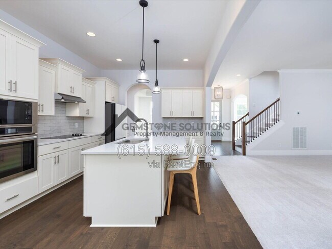 Building Photo - 631 Silva Ln
