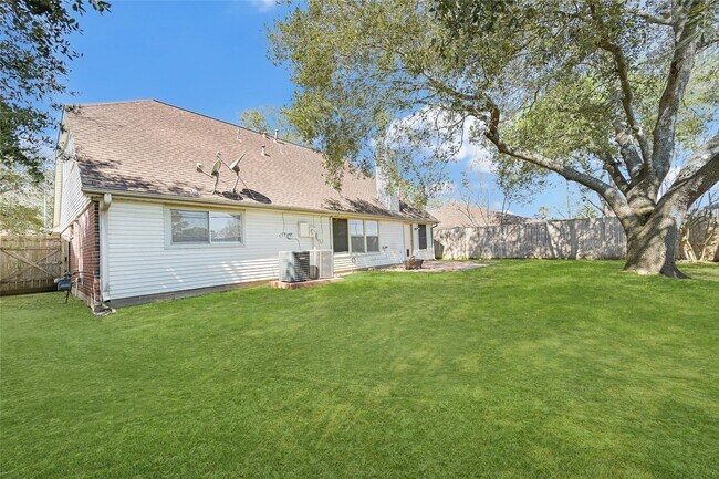 Building Photo - 2507 Foxden Dr