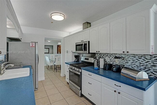 Building Photo - 16000 N Miami Ave