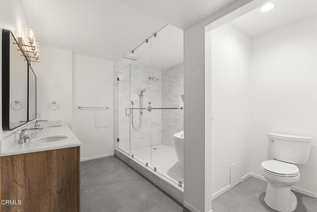 Building Photo - 1520 S Beverly Glen Blvd