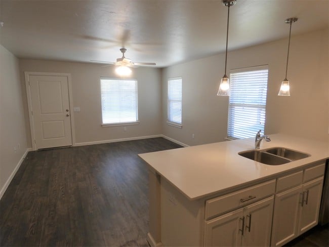 Building Photo - 409 Vail Cir