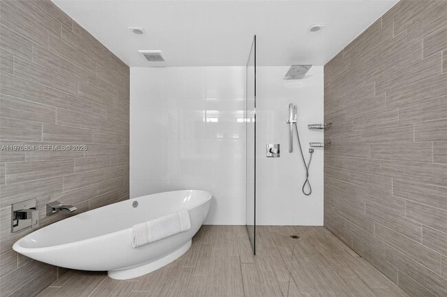 Building Photo - 300 Sunny Isles Blvd