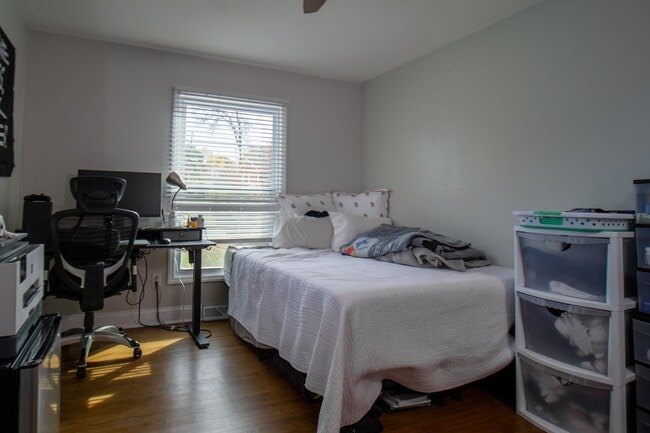 Building Photo - 3520 Sargeant Dr