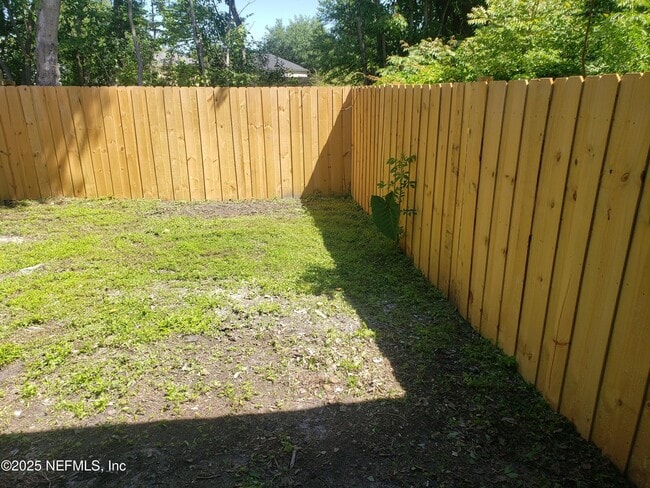 Building Photo - 7605 Melissa Ct N