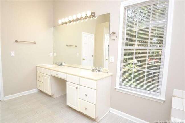 Building Photo - 4737 Sinclair Dr