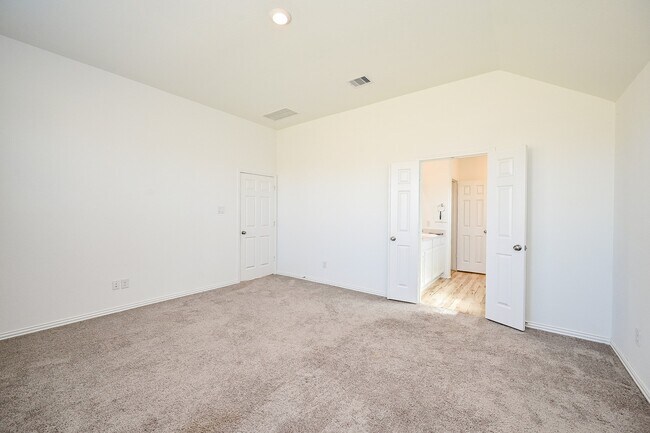 Building Photo - 12503 Highgrove Springs Dr