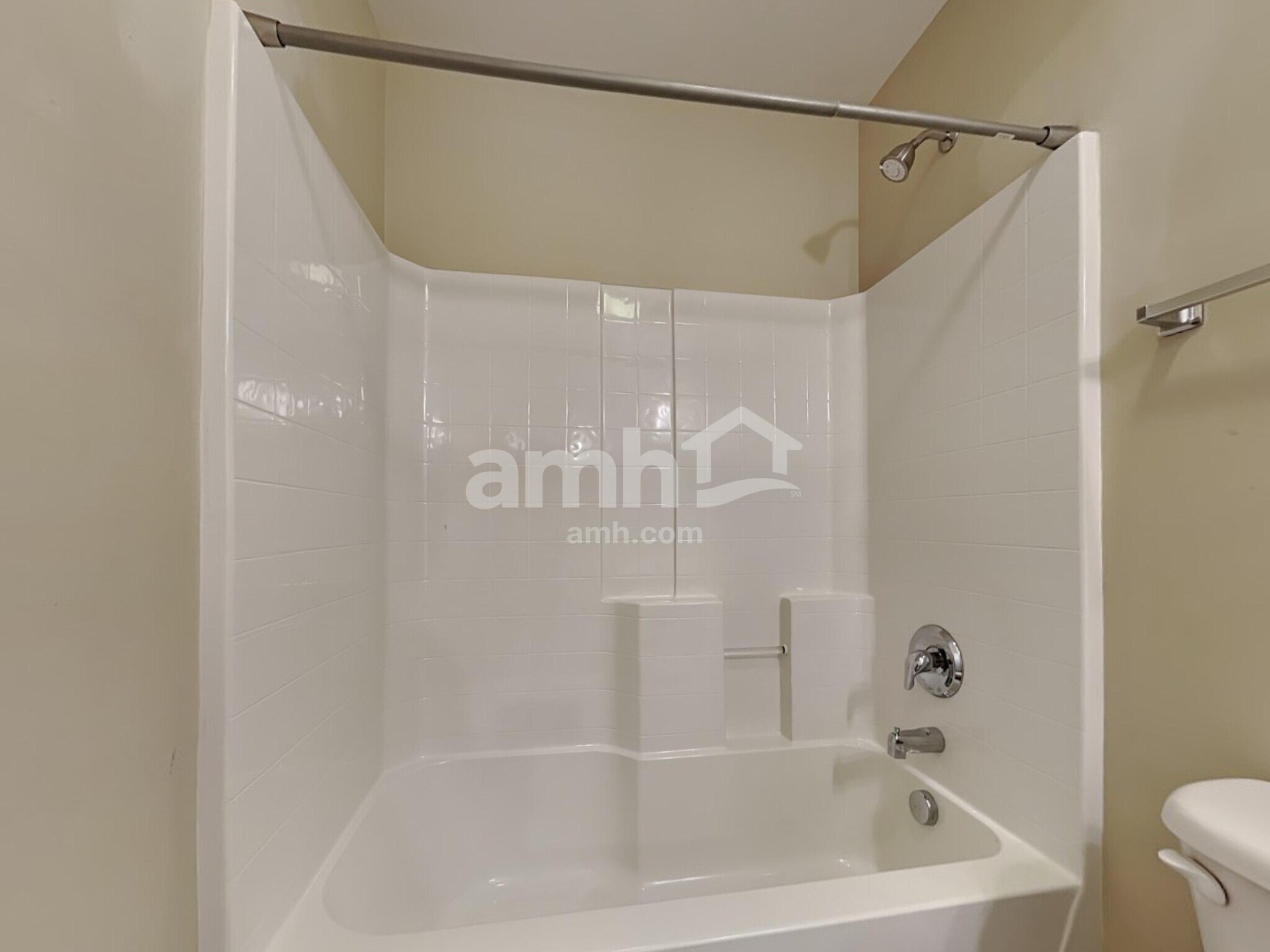 Building Photo - 319 Forest Bend Dr