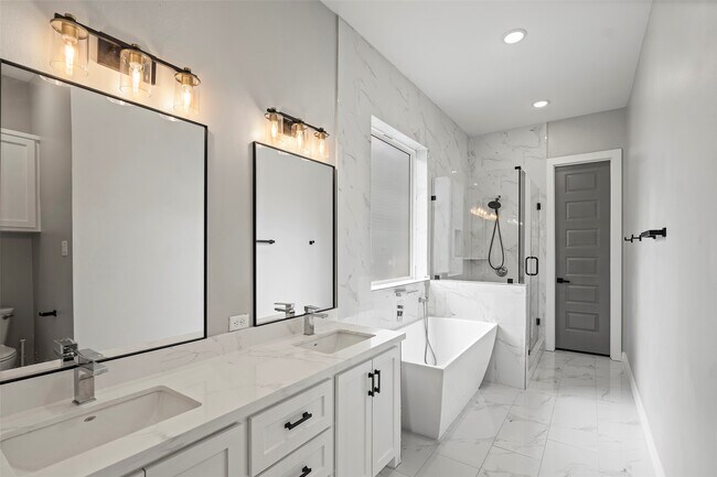 Building Photo - 17807 Glenwolf Dr