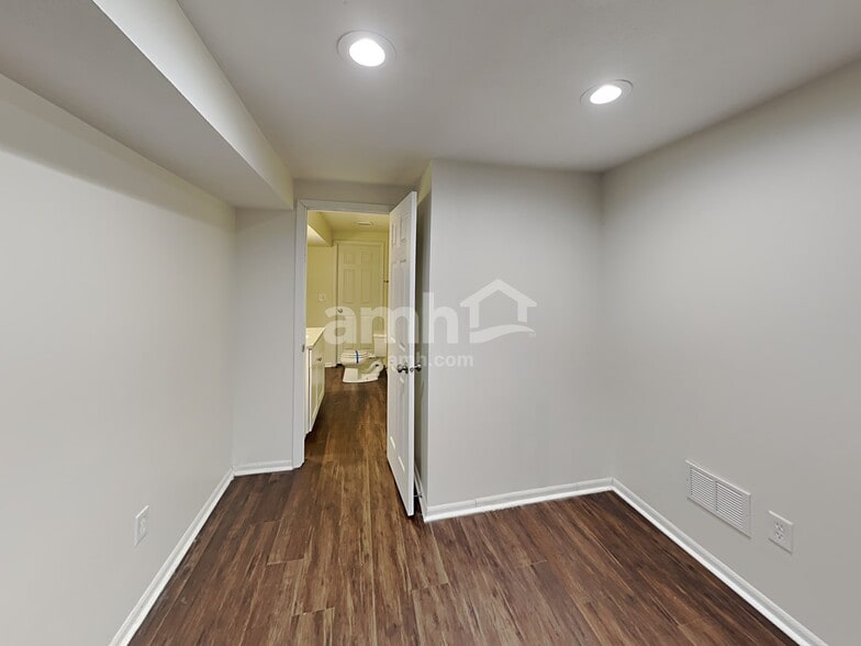 Building Photo - 7938 Dolmen Dr