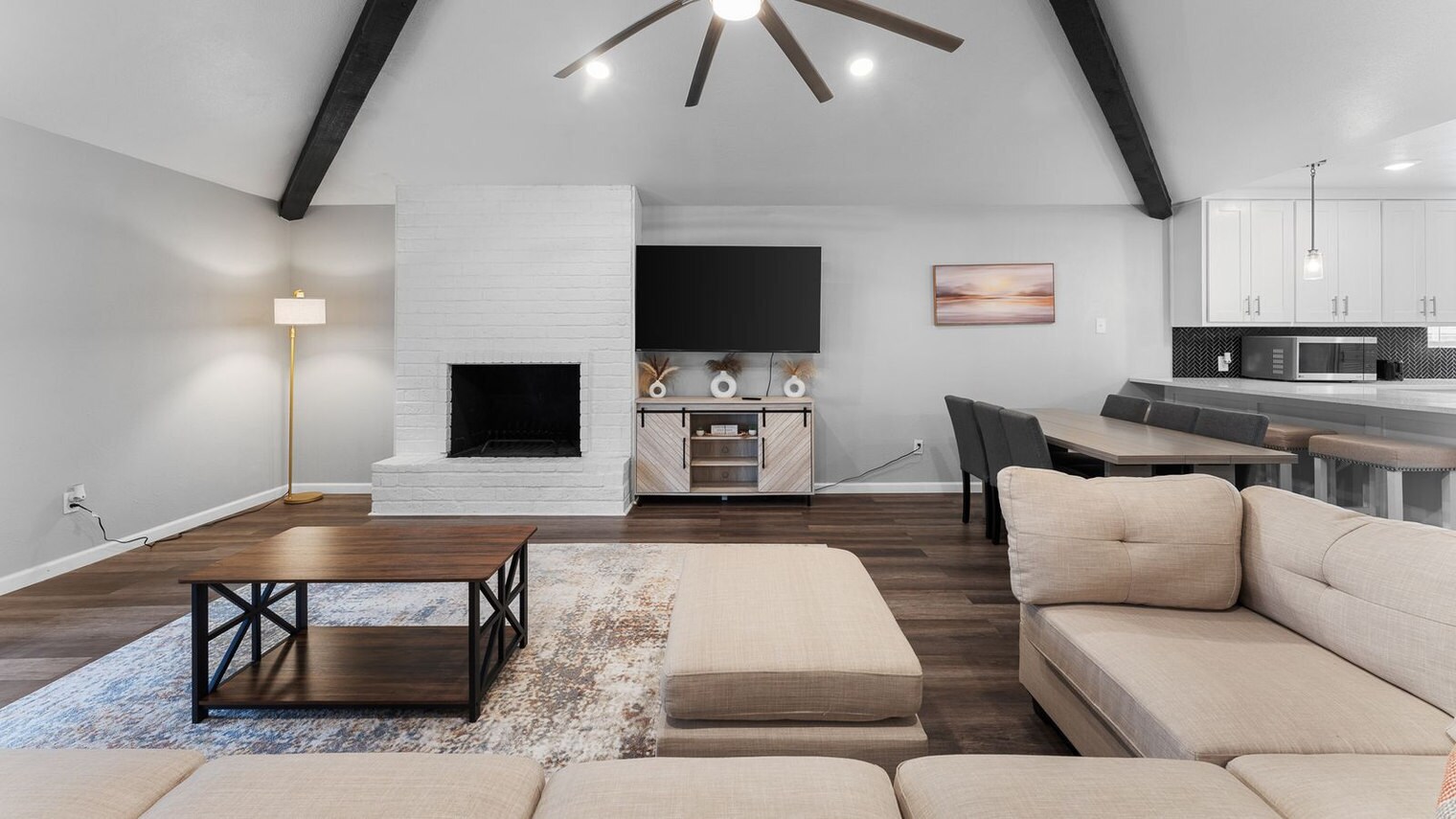 Building Photo - 6314 Senators Dr