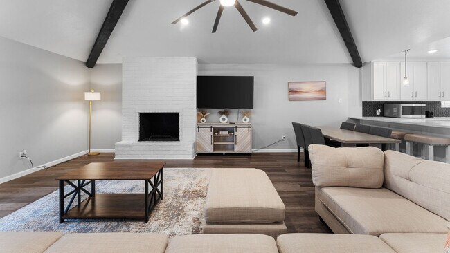 Building Photo - 6314 Senators Dr