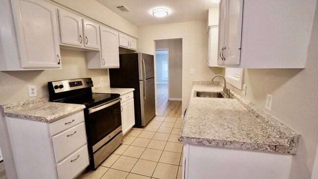 Building Photo - 105 Foxbriar St