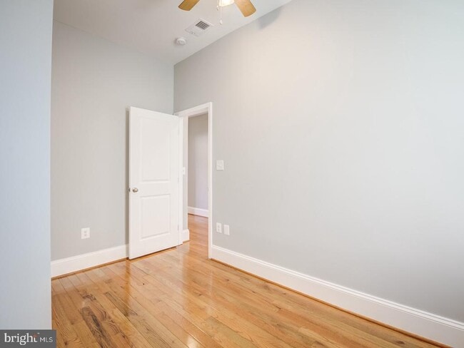 Building Photo - 424 Elm St NW