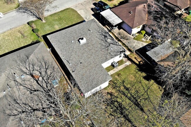 Building Photo - 3834 Rosedale St