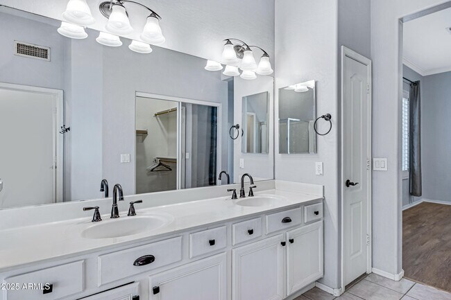 Building Photo - 2236 W Periwinkle Way