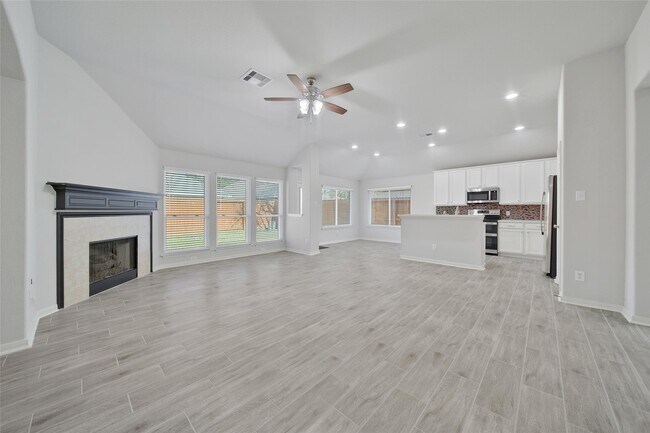 Building Photo - 19310 Young Oak St