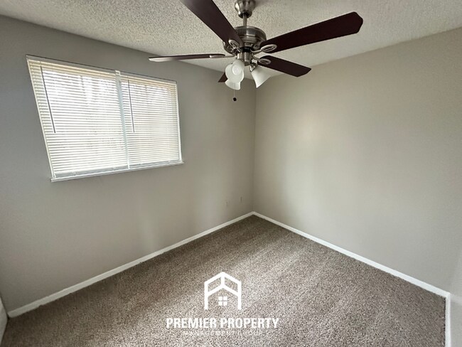 Building Photo - Spacious 4BR Home w/ Fireplace, Covered Patio & Fenced Yard