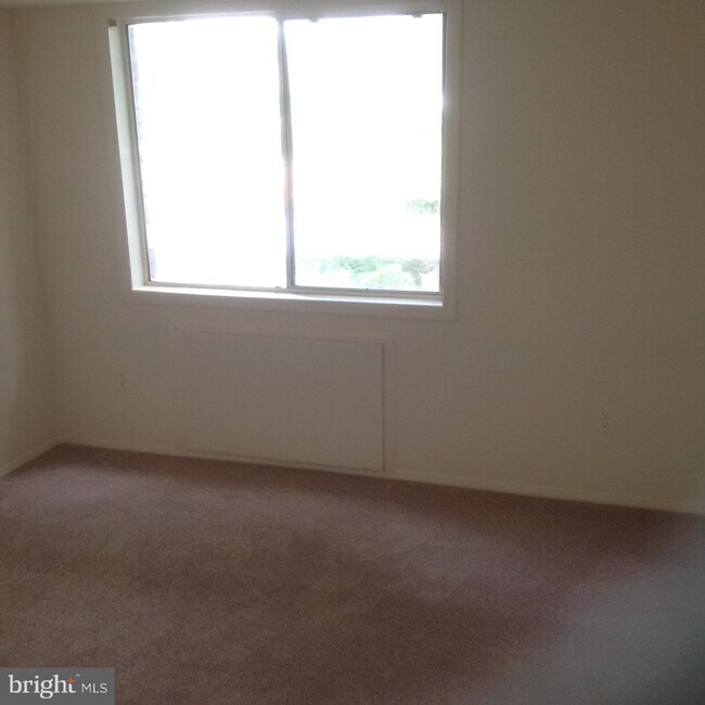 Building Photo - 2025 N Lincoln St