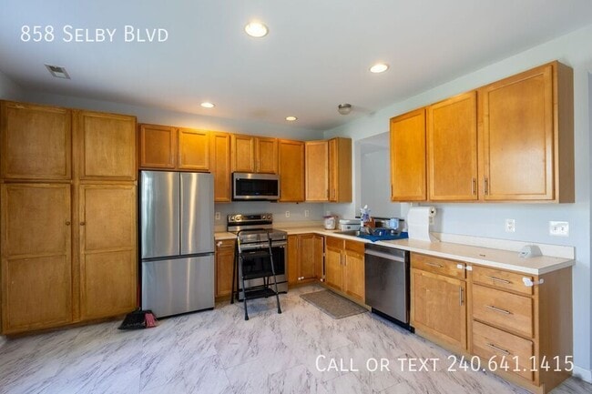 Building Photo - 858 Selby Blvd