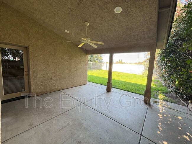 Building Photo - 1422 E Mesa Ct