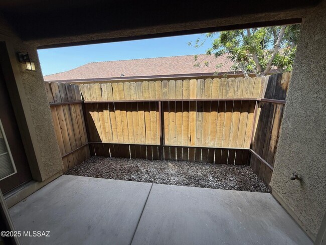 Building Photo - 2501 S Pantano Pkwy