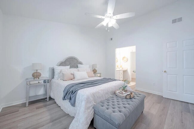 Building Photo - Available now. Great 2 BR/2 BA PARTIALLY FURNISHED Home in Meridian Place!