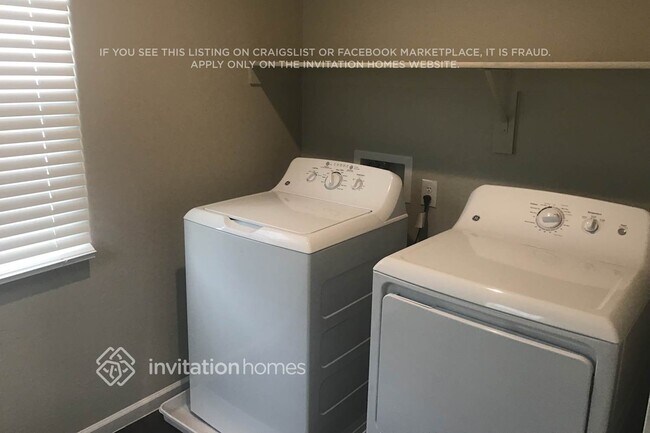 Building Photo - 18932 W Reade Ave