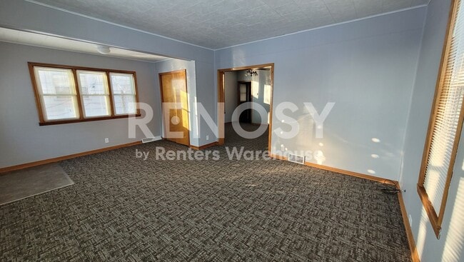 Building Photo - 4BD/2BA in Newport Available Now!