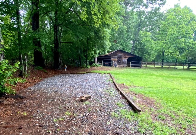 Building Photo - 932 Solen Williams Rd