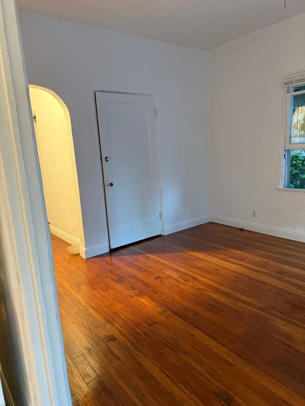 Building Photo - 1201 N Orange Grove Ave