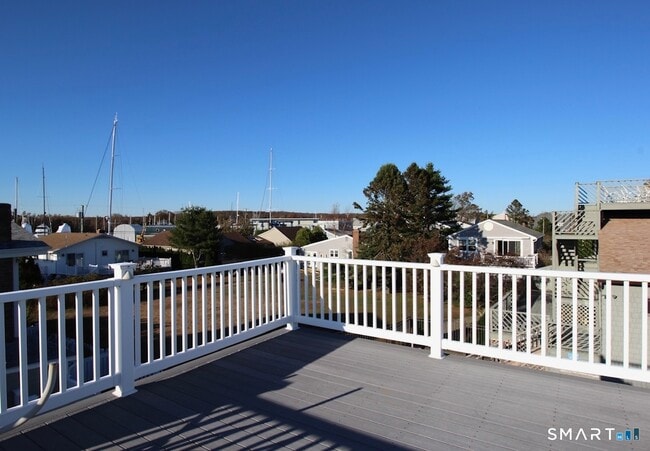 Building Photo - 147 Captains Dr