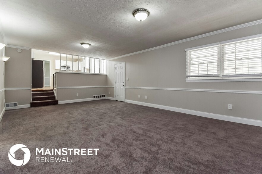 Building Photo - 627 Rockborough Dr