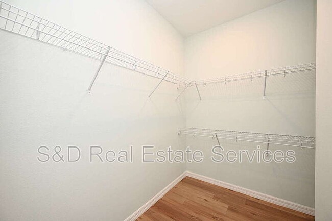 Building Photo - 2028 Rosewood Cir