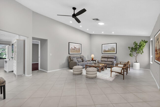 Building Photo - 870 NW 32nd Ave