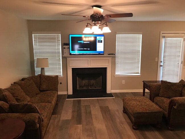 Building Photo - 327 Hidden Creek Ln