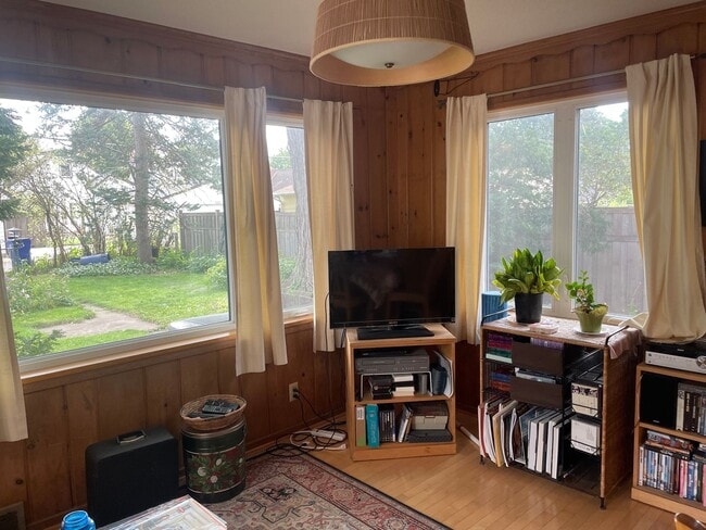 Building Photo - The Cutest 3-Bedroom Tudor - One Block Fro...