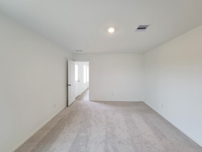 Building Photo - 15675 Plum Brk Dr