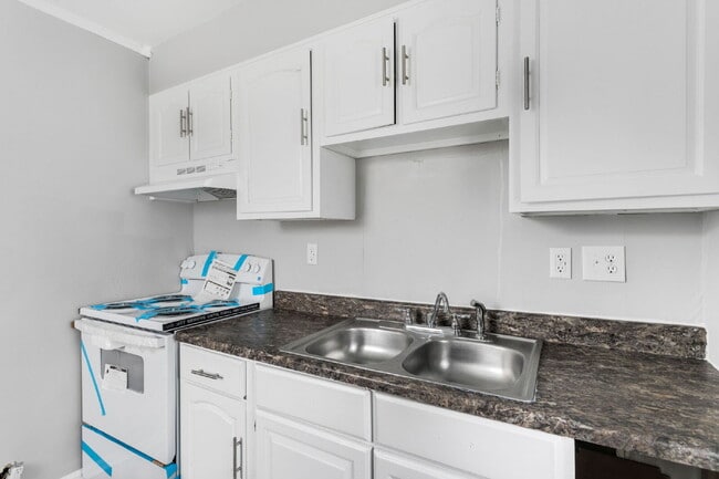 Building Photo - Completely Refreshed!