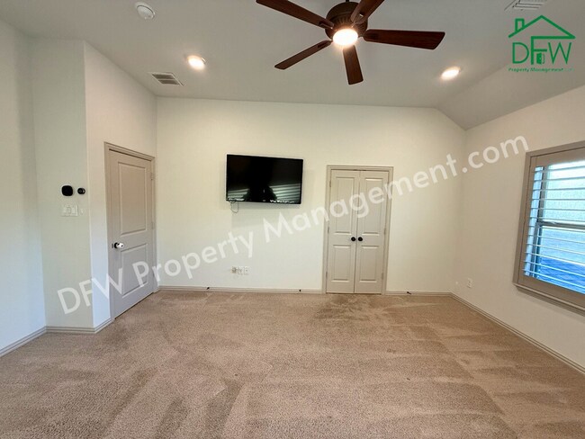 Building Photo - Spacious 3-Bedroom Townhome in Prime Arlington Location – Stylish, Modern, and Move-In Ready!